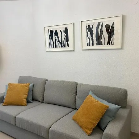 Pasaje Gondomar 11 *