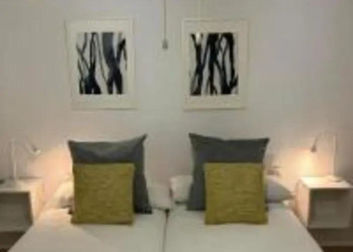 Pasaje Gondomar 11 *